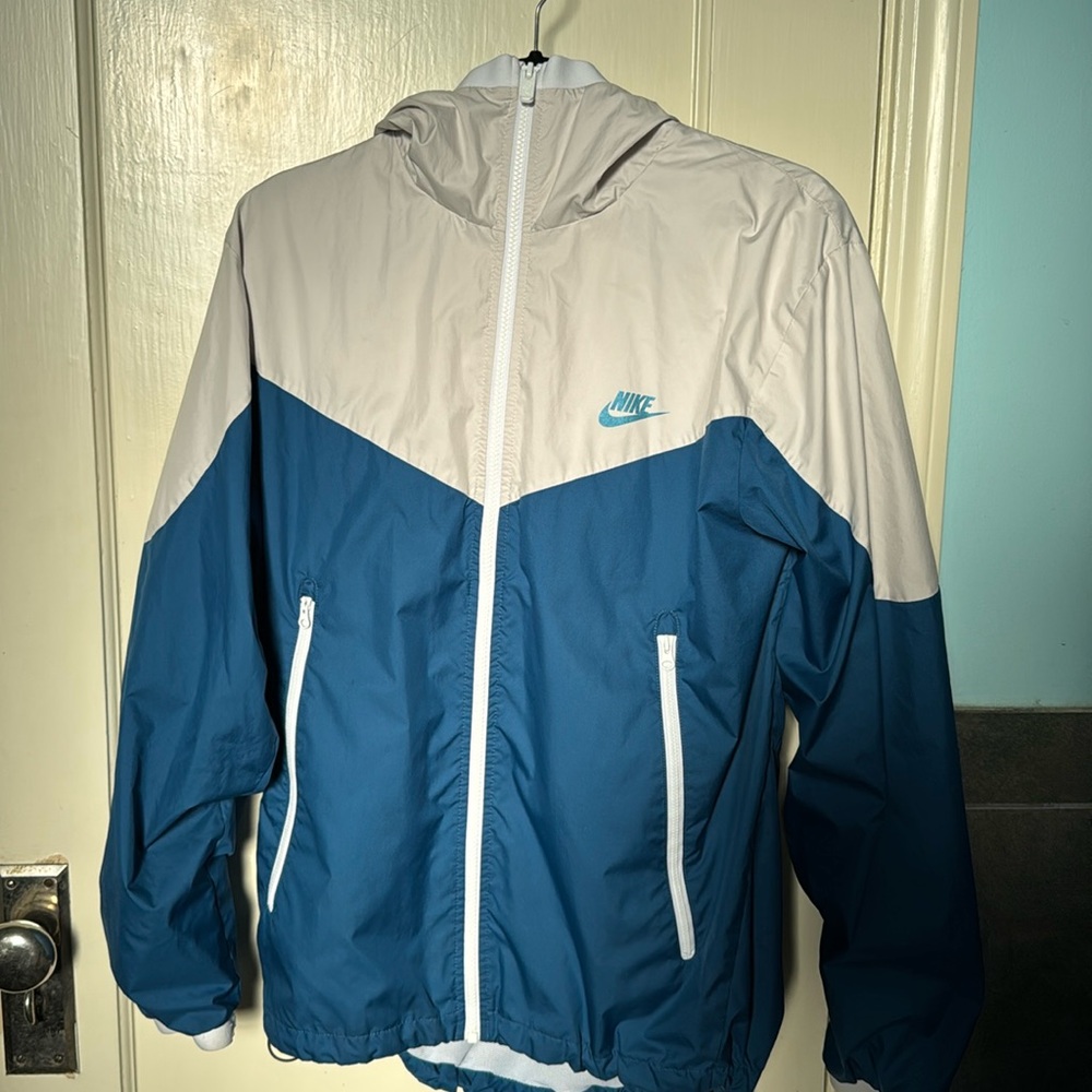 Nike Men’s Windrunner size M